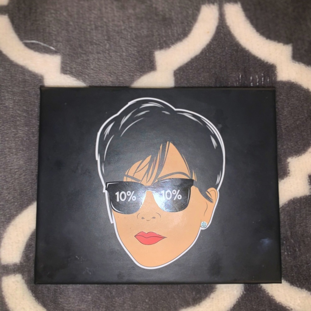 Kylie cosmetics “Momager”